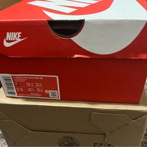 Brand new never worn. Too small.